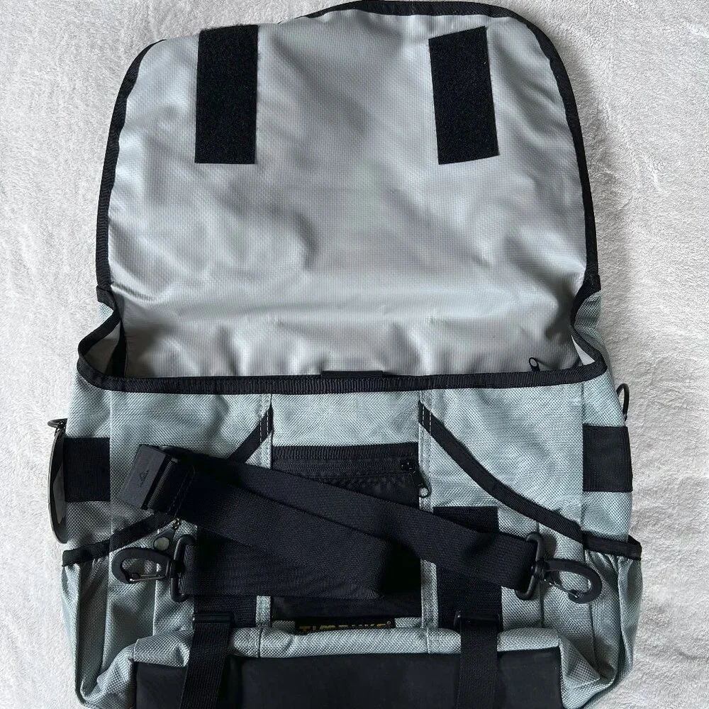 NWT Timbuk2 Commute Laptop Bag medium in silver